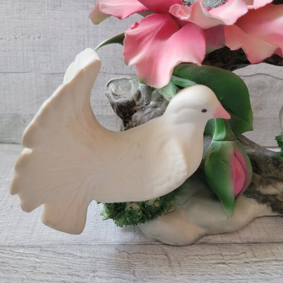 CAPODIMONTE BIRD FIGURINE OF TWO WHITE DOVES WITH PINK FLOWERS - Picture 4 of 10